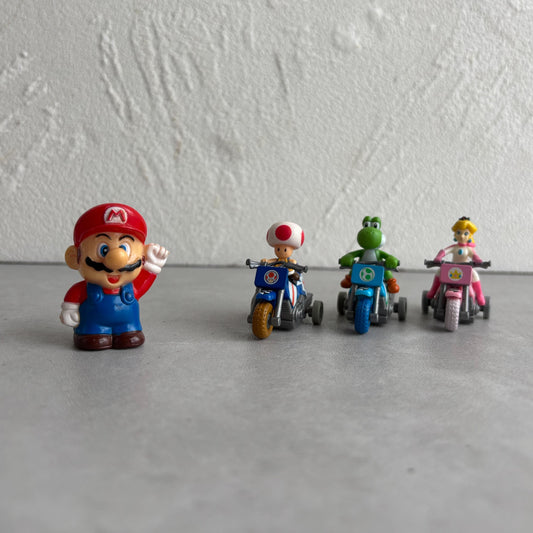 Super Mario /  Mario, Yoshi, Toad & Peach Mini Figures