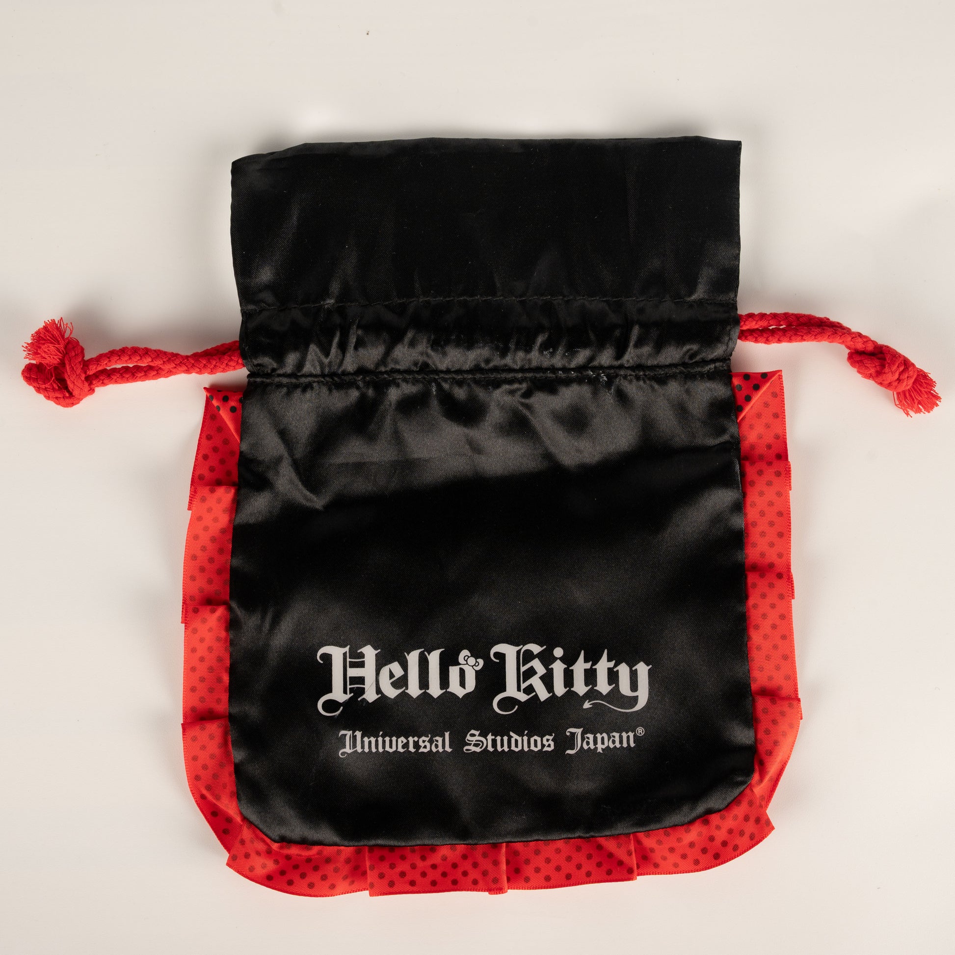 japanexclusive-vintage-sanrio--universal-studio-japan-hello-kitty-drawstring-pouch-2013-halloween-limited-edition-otakupopmall02