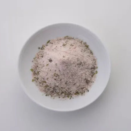 gujo-wasabiya-rock-salt-with-dried-wasabi-and-grinder03