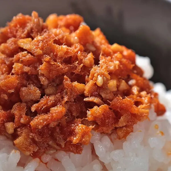kaldi-coffee-farm-salmon-garlic-chili-oil-red-chili-pepper02